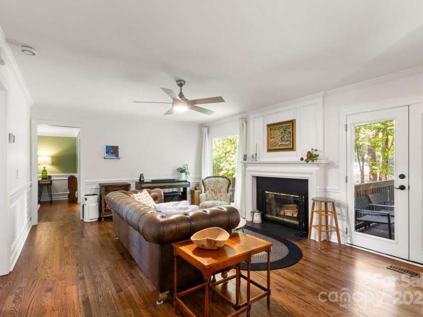 12602 Angel Oak Drive, Huntersville, NC 28078.  MLS# CAR4259942, YatesRealty ID 28225. Keeping room or den off the kitchen