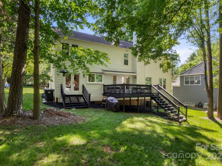 12602 Angel Oak Drive, Huntersville, NC 28078.  MLS# CAR4259942, YatesRealty ID 28225. Large back yard for a pool