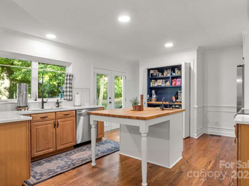 12602 Angel Oak Drive, Huntersville, NC 28078.  MLS# CAR4259942, YatesRealty ID 28225. New countertops and cabinets and appliances