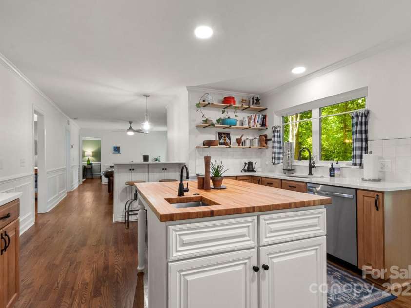 12602 Angel Oak Drive, Huntersville, NC 28078.  MLS# CAR4259942, YatesRealty ID 28225. Open for entertaining!