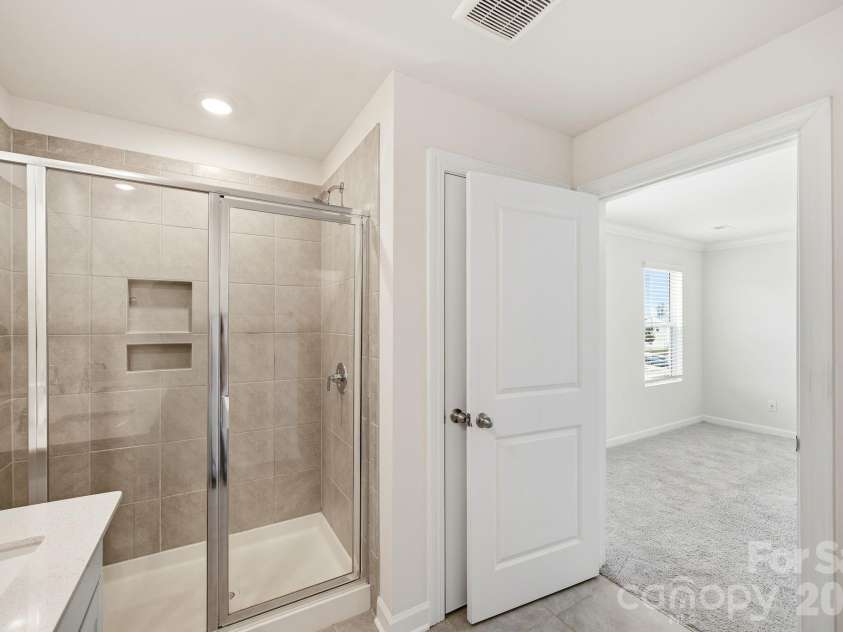 518 Nixon Road, Belmont, NC 28012.  MLS# CAR4388072, YatesRealty ID 28225. Primary bath