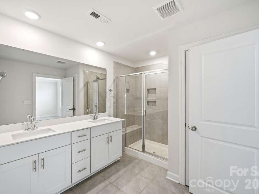 518 Nixon Road, Belmont, NC 28012.  MLS# CAR4388072, YatesRealty ID 28225. Primary bath