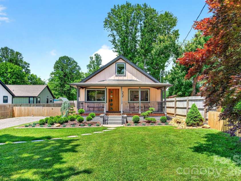 219 Flat Creek Road, Black Mountain, NC 28711.  MLS# CAR4388002, YatesRealty ID 28226. 