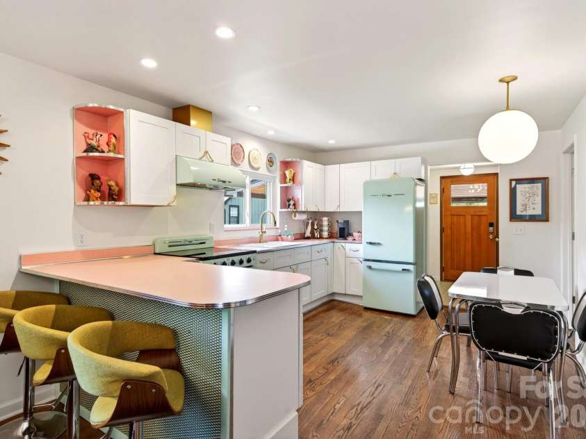 219 Flat Creek Road, Black Mountain, NC 28711.  MLS# CAR4388002, YatesRealty ID 28226. 