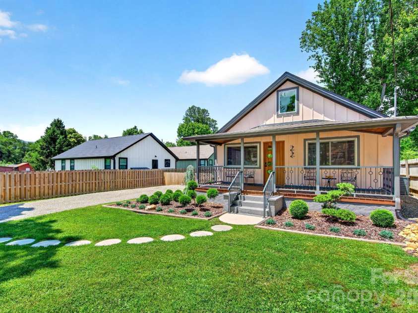 219 Flat Creek Road, Black Mountain, NC 28711.  MLS# CAR4388002, YatesRealty ID 28226. 