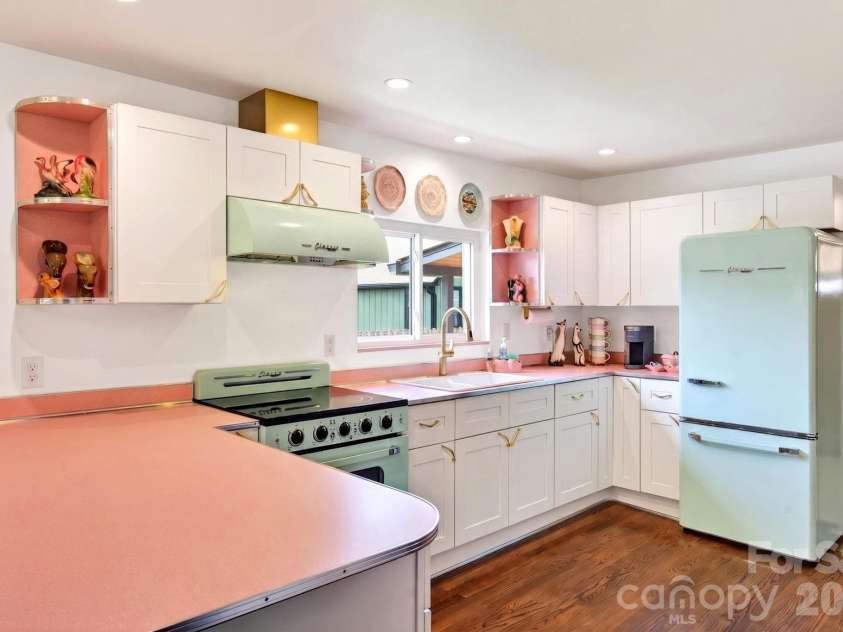 219 Flat Creek Road, Black Mountain, NC 28711.  MLS# CAR4388002, YatesRealty ID 28226. 