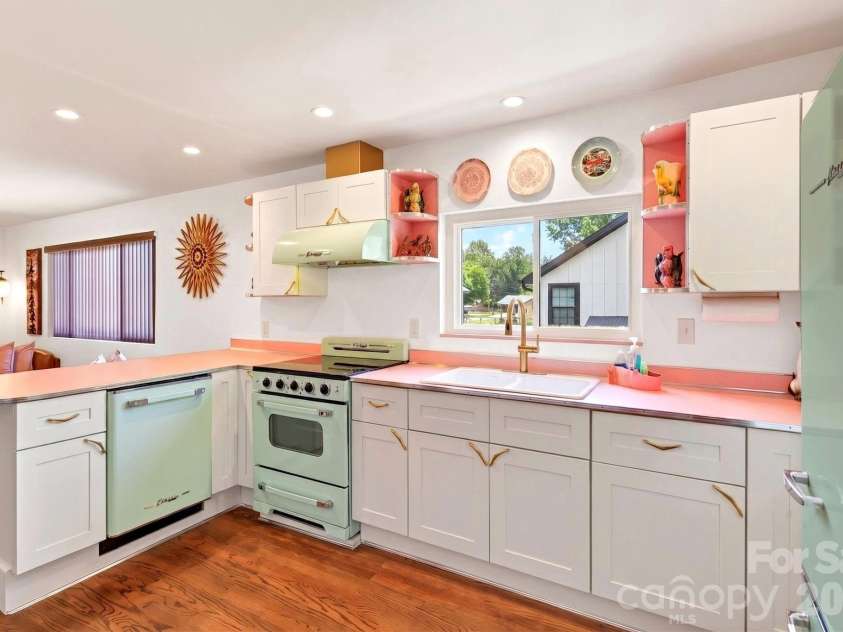 219 Flat Creek Road, Black Mountain, NC 28711.  MLS# CAR4388002, YatesRealty ID 28226. 