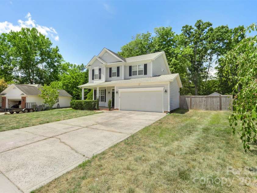 3109 Emerald Meadow Lane, Charlotte, NC 28273.  MLS# CAR4282486, YatesRealty ID 28227. 