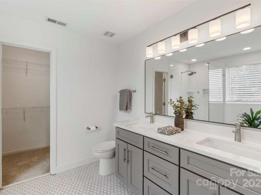 3109 Emerald Meadow Lane, Charlotte, NC 28273.  MLS# CAR4282486, YatesRealty ID 28227. 