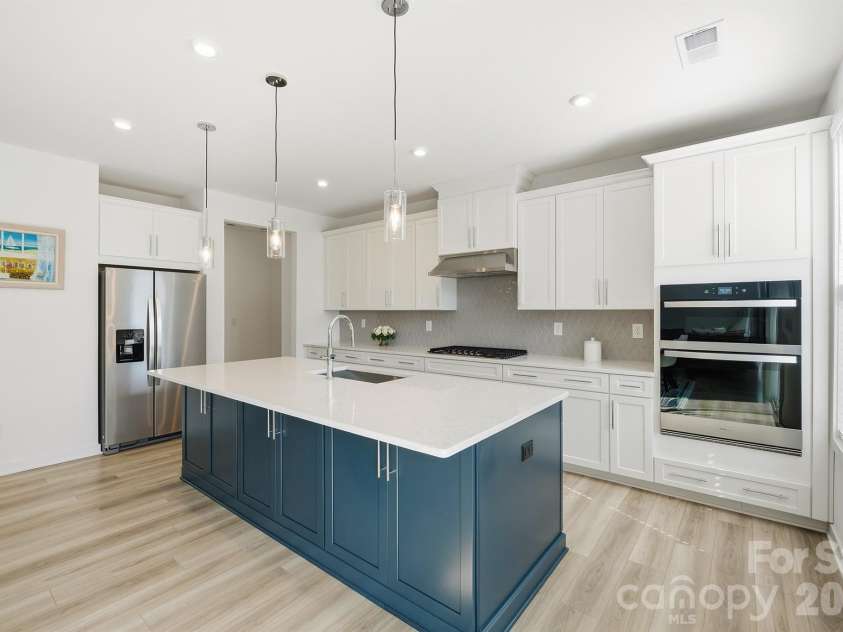 6018 Valehaven Place, Charlotte, NC 28269.  MLS# CAR4388668, YatesRealty ID 28227. 
