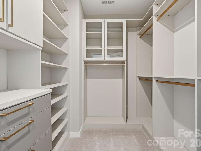 6018 Valehaven Place, Charlotte, NC 28269.  MLS# CAR4388668, YatesRealty ID 28227. 