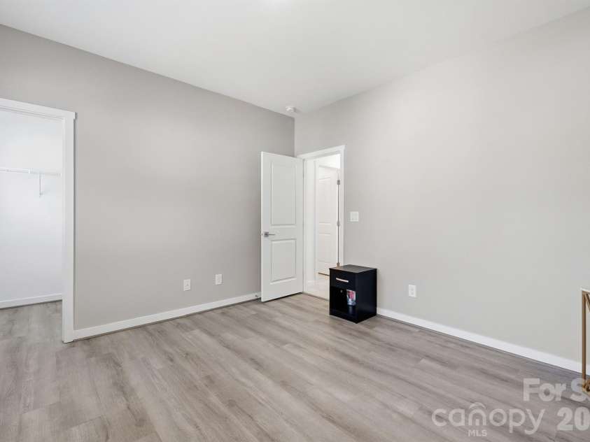 6018 Valehaven Place, Charlotte, NC 28269.  MLS# CAR4388668, YatesRealty ID 28227. 
