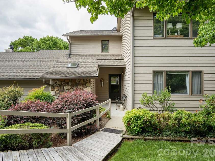 36 Quail Run Circle, Brevard, NC 28712.  MLS# CAR4385204, YatesRealty ID 28228. 