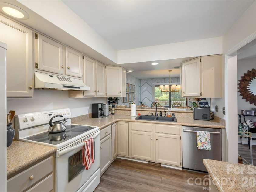 36 Quail Run Circle, Brevard, NC 28712.  MLS# CAR4385204, YatesRealty ID 28228. 
