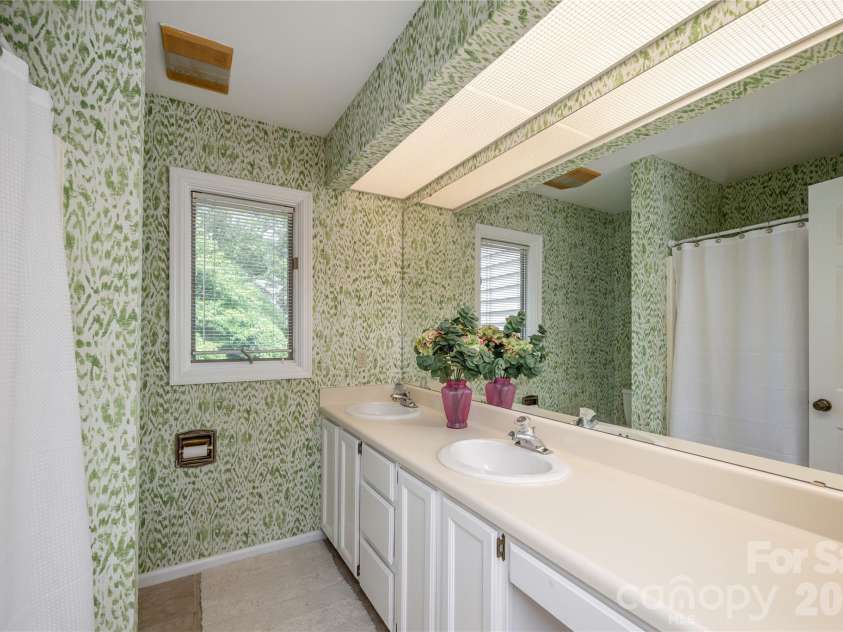 36 Quail Run Circle, Brevard, NC 28712.  MLS# CAR4385204, YatesRealty ID 28228. 