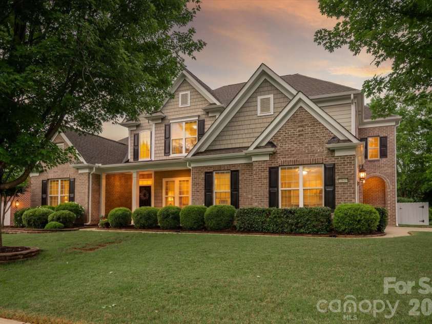 10609 Waxhaw Manor Drive, Waxhaw, NC 28173.  MLS# CAR4389027, YatesRealty ID 28229. 