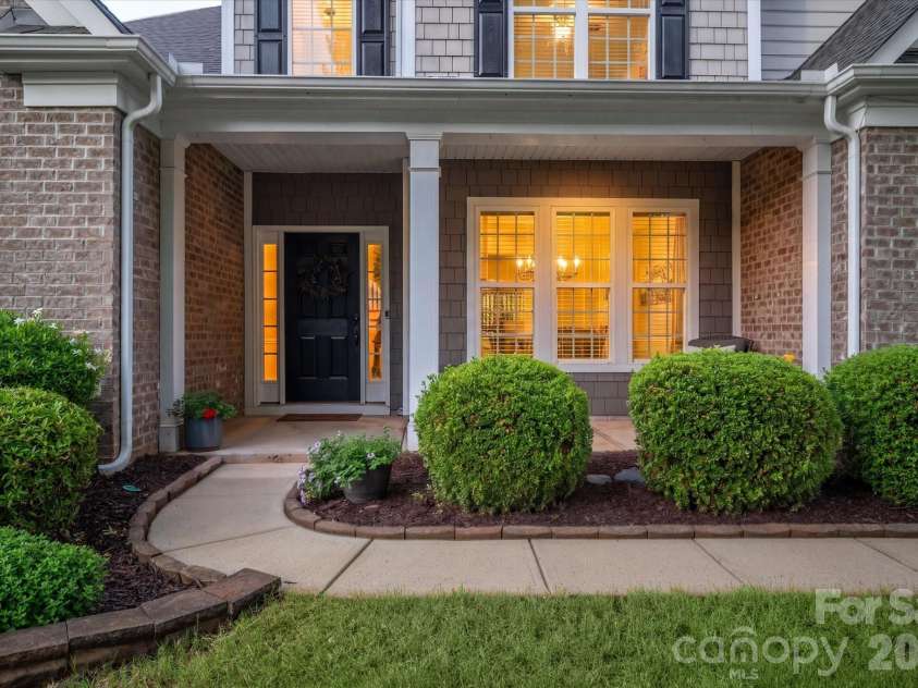 10609 Waxhaw Manor Drive, Waxhaw, NC 28173.  MLS# CAR4389027, YatesRealty ID 28229. 