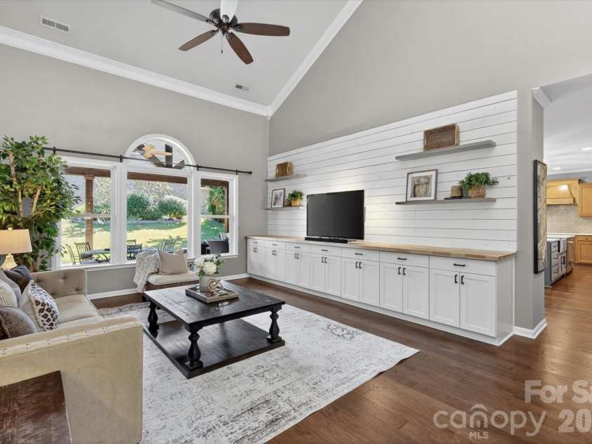 10609 Waxhaw Manor Drive, Waxhaw, NC 28173.  MLS# CAR4389027, YatesRealty ID 28229. 