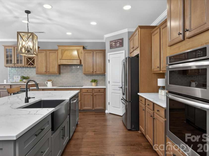 10609 Waxhaw Manor Drive, Waxhaw, NC 28173.  MLS# CAR4389027, YatesRealty ID 28229. 