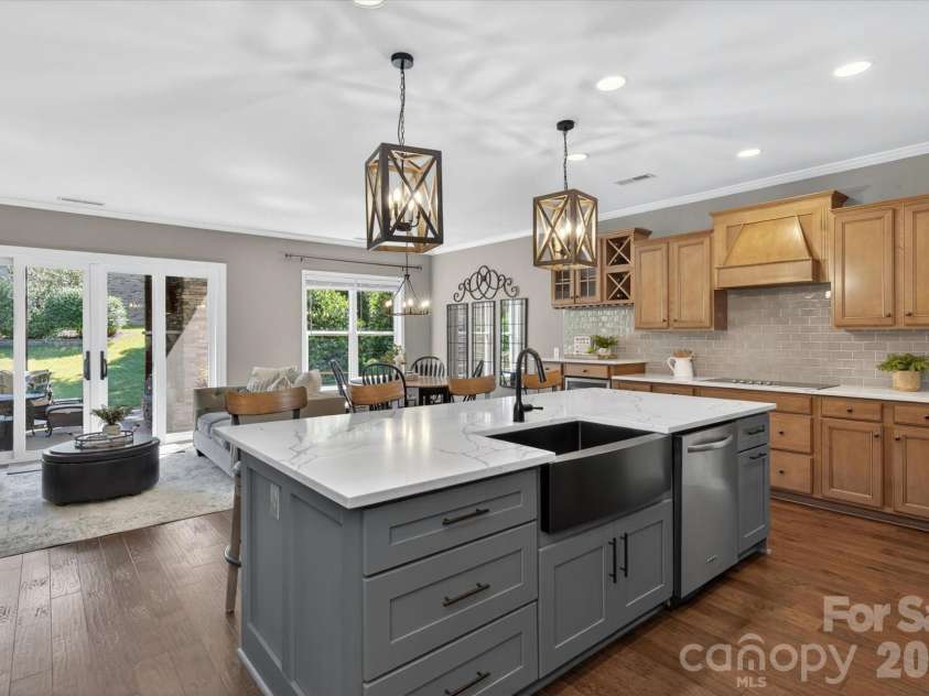 10609 Waxhaw Manor Drive, Waxhaw, NC 28173.  MLS# CAR4389027, YatesRealty ID 28229. 