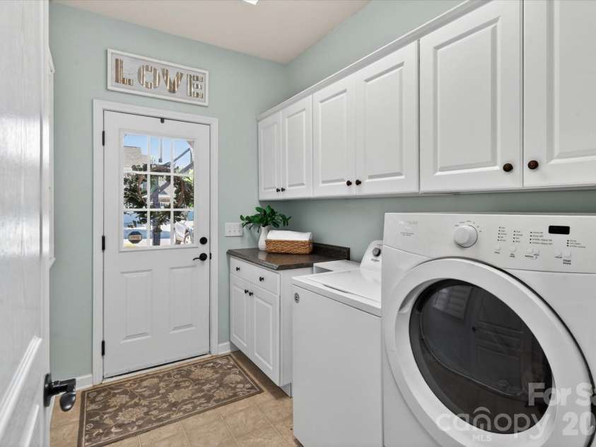 10609 Waxhaw Manor Drive, Waxhaw, NC 28173.  MLS# CAR4389027, YatesRealty ID 28229. 
