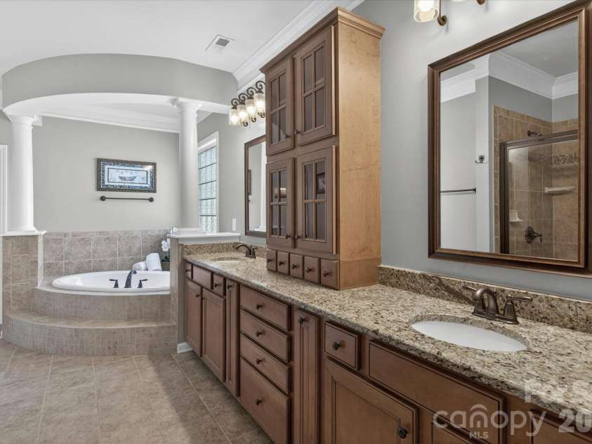 10609 Waxhaw Manor Drive, Waxhaw, NC 28173.  MLS# CAR4389027, YatesRealty ID 28229. 