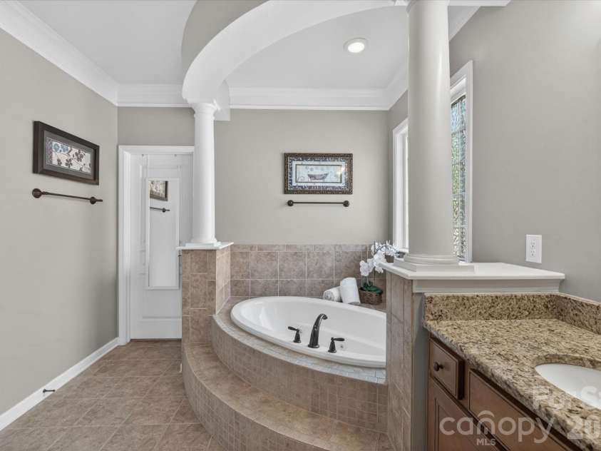 10609 Waxhaw Manor Drive, Waxhaw, NC 28173.  MLS# CAR4389027, YatesRealty ID 28229. 