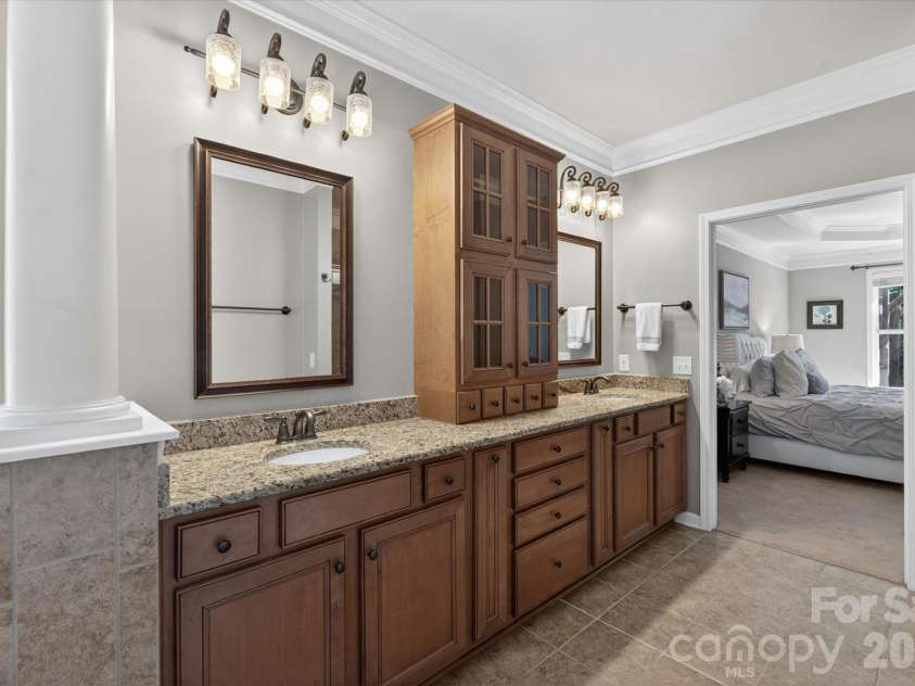 10609 Waxhaw Manor Drive, Waxhaw, NC 28173.  MLS# CAR4389027, YatesRealty ID 28229. 