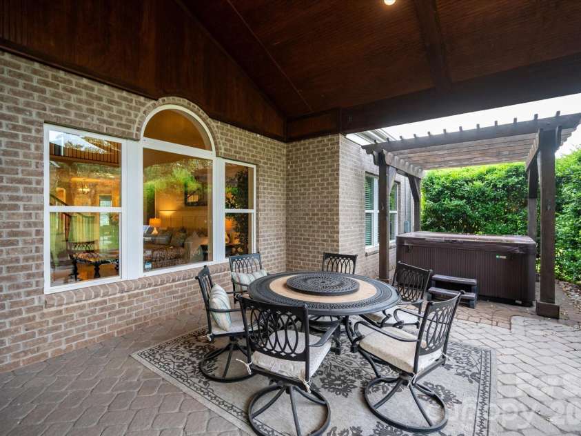 10609 Waxhaw Manor Drive, Waxhaw, NC 28173.  MLS# CAR4389027, YatesRealty ID 28229. 