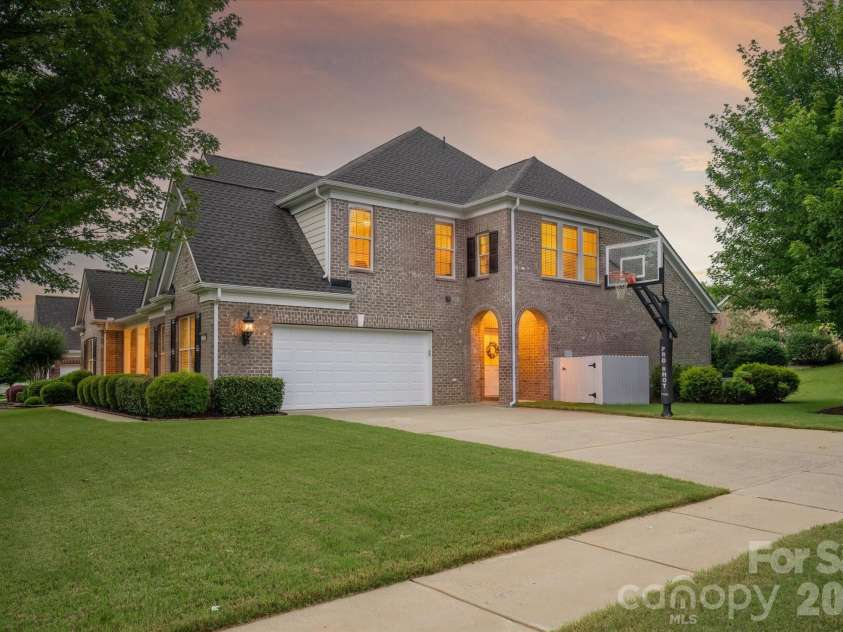 10609 Waxhaw Manor Drive, Waxhaw, NC 28173.  MLS# CAR4389027, YatesRealty ID 28229. 