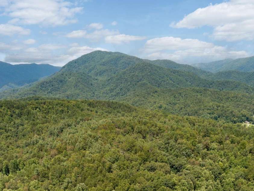 98 Mashburn Branch Road, Old Fort, NC 28762.  MLS# CAR4266767, YatesRealty ID 28229. Close to The Watershed, a new venue on the Catawba River!