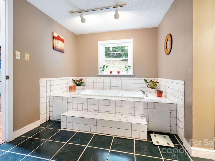 98 Mashburn Branch Road, Old Fort, NC 28762.  MLS# CAR4266767, YatesRealty ID 28229. Jetted soaking tub in primary bathroom