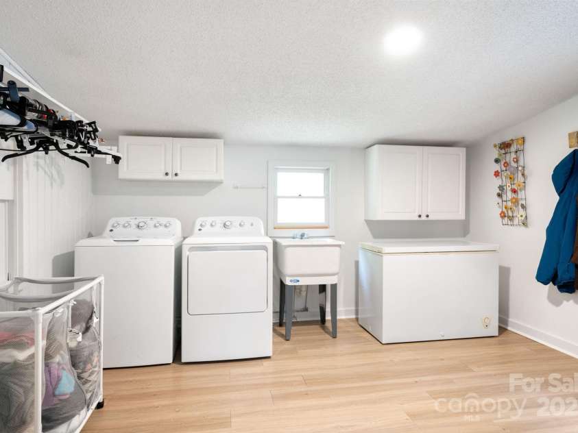 98 Mashburn Branch Road, Old Fort, NC 28762.  MLS# CAR4266767, YatesRealty ID 28229. Large mudroom/laundry area off of kitchen with separate entrance