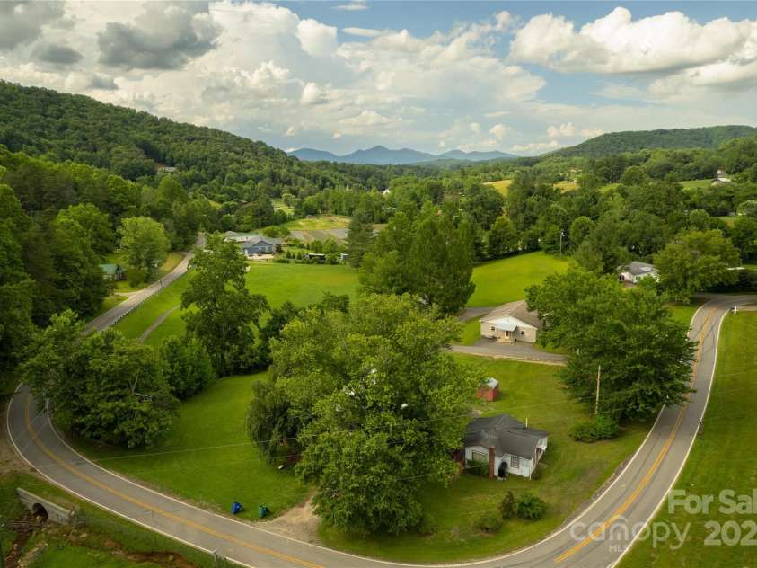 153 Beaverdam Loop Road, Candler, NC 28715.  MLS# CAR4277972, YatesRealty ID 28230. 