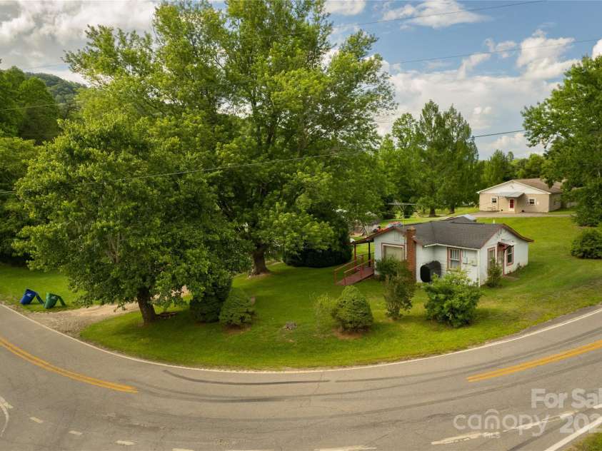 153 Beaverdam Loop Road, Candler, NC 28715.  MLS# CAR4277972, YatesRealty ID 28230. 