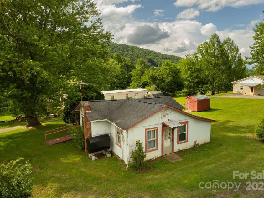 153 Beaverdam Loop Road, Candler, NC 28715.  MLS# CAR4277972, YatesRealty ID 28230. 