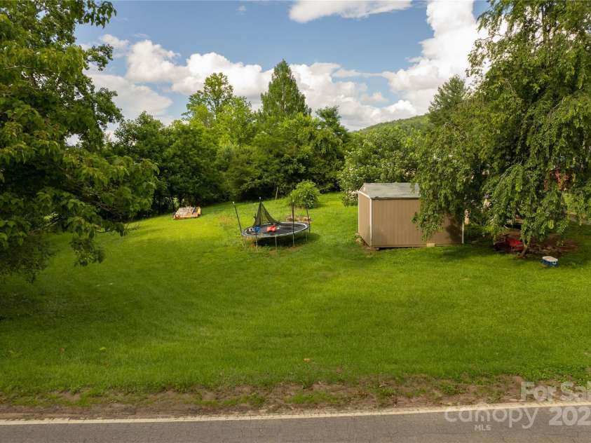 153 Beaverdam Loop Road, Candler, NC 28715.  MLS# CAR4277972, YatesRealty ID 28230. 