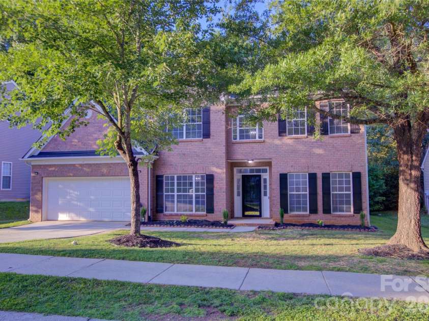 520 Grantham Lane, Charlotte, NC 28262.  MLS# CAR4389594, YatesRealty ID 28230. 