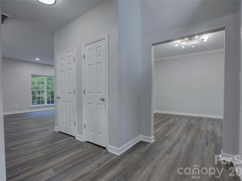 520 Grantham Lane, Charlotte, NC 28262.  MLS# CAR4389594, YatesRealty ID 28230. 