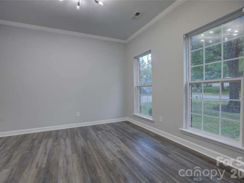 520 Grantham Lane, Charlotte, NC 28262.  MLS# CAR4389594, YatesRealty ID 28230. 
