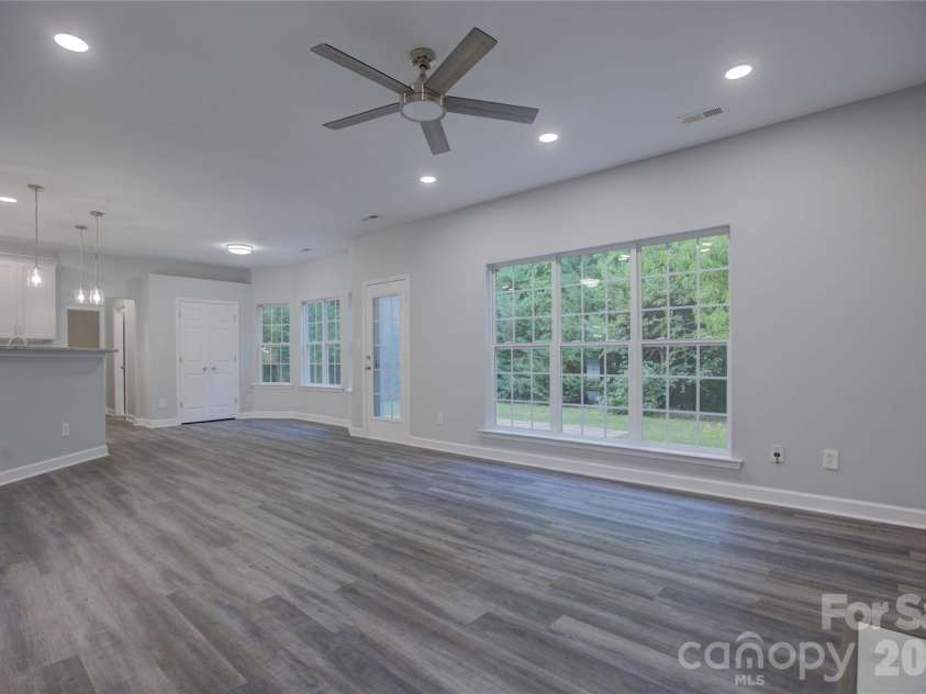 520 Grantham Lane, Charlotte, NC 28262.  MLS# CAR4389594, YatesRealty ID 28230. 