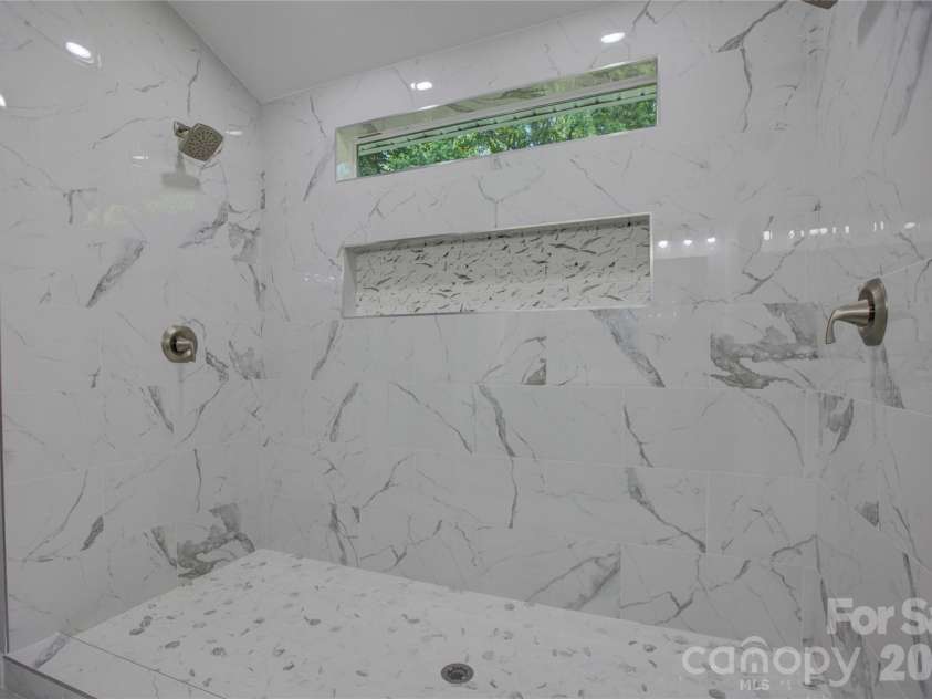 520 Grantham Lane, Charlotte, NC 28262.  MLS# CAR4389594, YatesRealty ID 28230. 