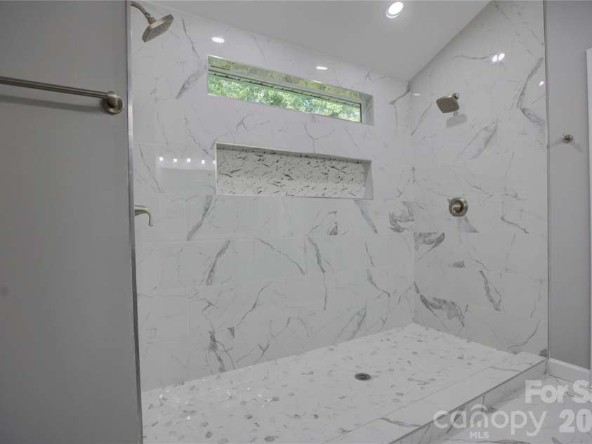 520 Grantham Lane, Charlotte, NC 28262.  MLS# CAR4389594, YatesRealty ID 28230. 
