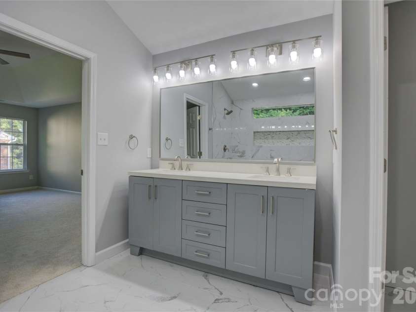 520 Grantham Lane, Charlotte, NC 28262.  MLS# CAR4389594, YatesRealty ID 28230. 