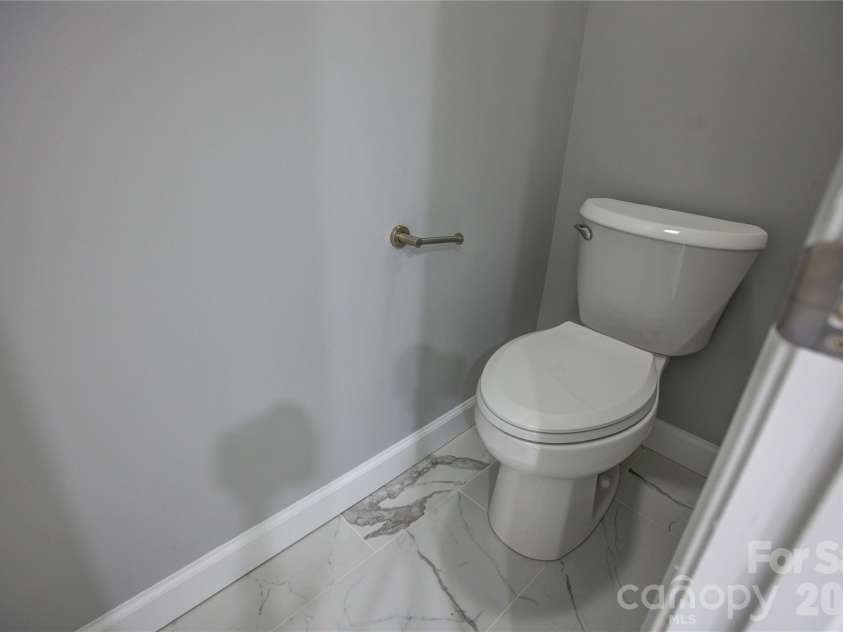 520 Grantham Lane, Charlotte, NC 28262.  MLS# CAR4389594, YatesRealty ID 28230. 