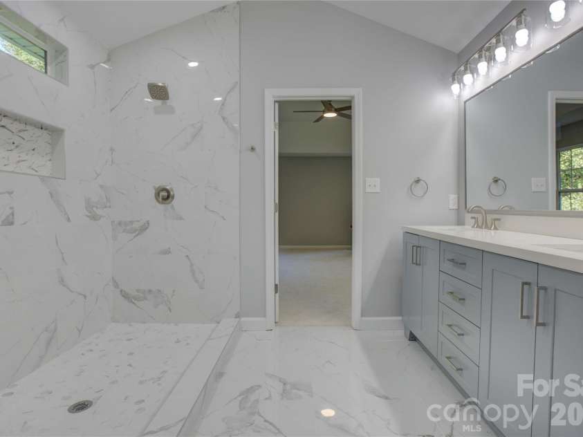 520 Grantham Lane, Charlotte, NC 28262.  MLS# CAR4389594, YatesRealty ID 28230. 