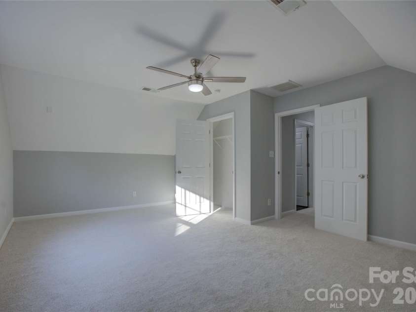 520 Grantham Lane, Charlotte, NC 28262.  MLS# CAR4389594, YatesRealty ID 28230. 