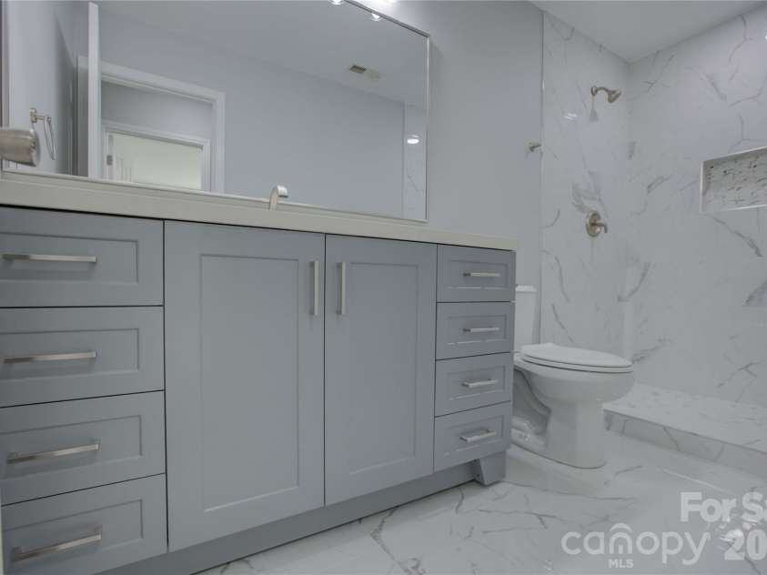 520 Grantham Lane, Charlotte, NC 28262.  MLS# CAR4389594, YatesRealty ID 28230. 