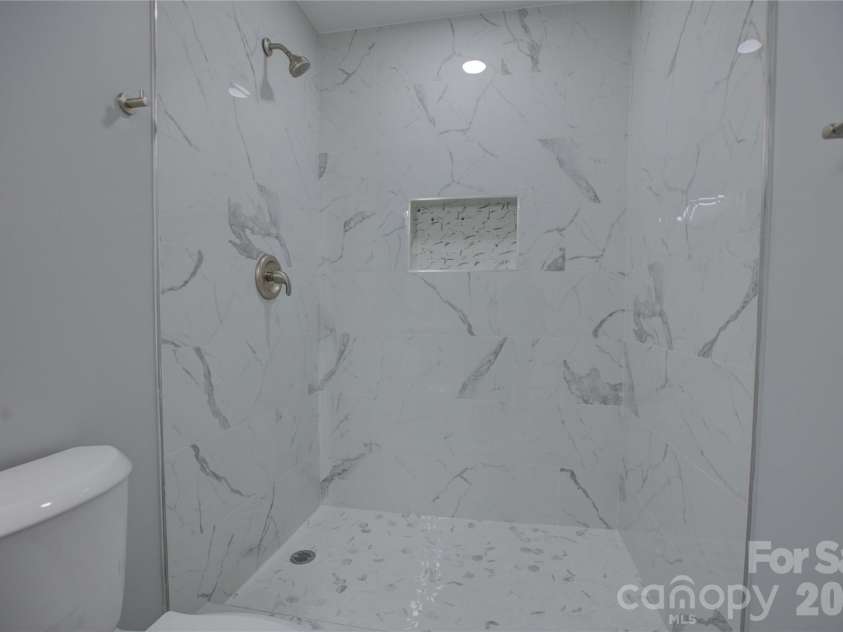 520 Grantham Lane, Charlotte, NC 28262.  MLS# CAR4389594, YatesRealty ID 28230. 