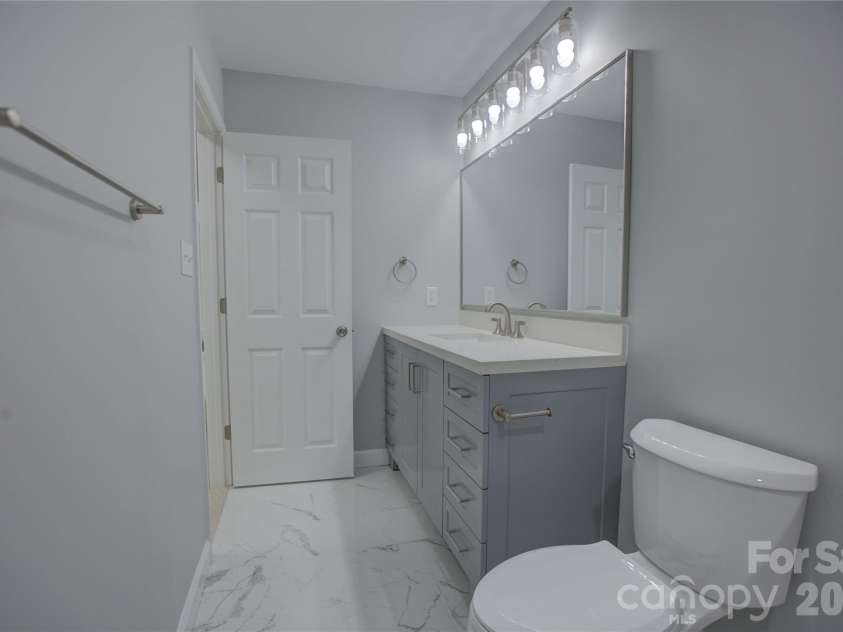 520 Grantham Lane, Charlotte, NC 28262.  MLS# CAR4389594, YatesRealty ID 28230. 